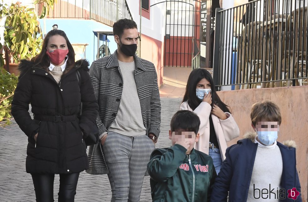 Irene Rosales, Asraf Beno e Isa Pantoja se reúnen en Navidad junto a sus hijos