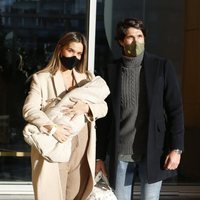 María Pombo y Pablo Castellano en la presentación de su hijo Martín