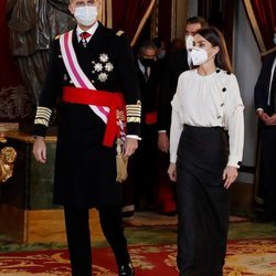 Los Reyes Felipe y Letizia llegando al Palacio Real en la Pascua Militar 2021