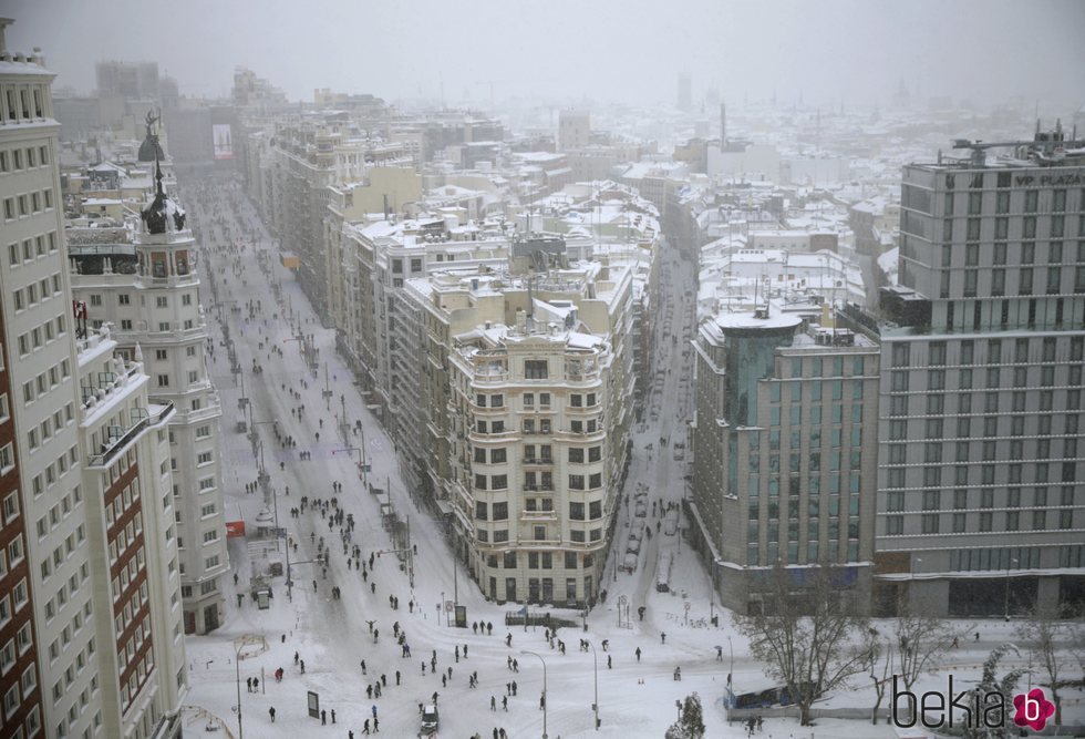 La Plaza de España y la Gran Vía cubiertas de nieve tras la gran nevada de Madrid de 2021 provocada por Filomena