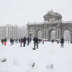 La Puerta de Alcalá cubierta de nieve tras la gran nevada de Madrid 2021 provocada por Filomena