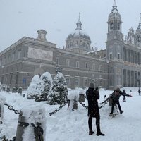 La Almudena cubierta de nieve tras la gran nevada de Madrid 2021 provocada por Filomena