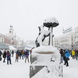 El Oso y el Madroño cubierto de nieve tras la gran nevada de Madrid 2021 provocada por Filomena