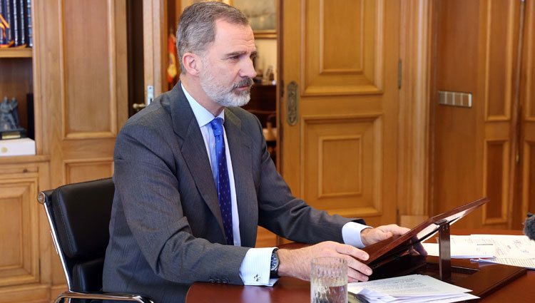 El Rey Felipe teletrabaja en su despacho por la gran nevada de Madrid de enero de 2021