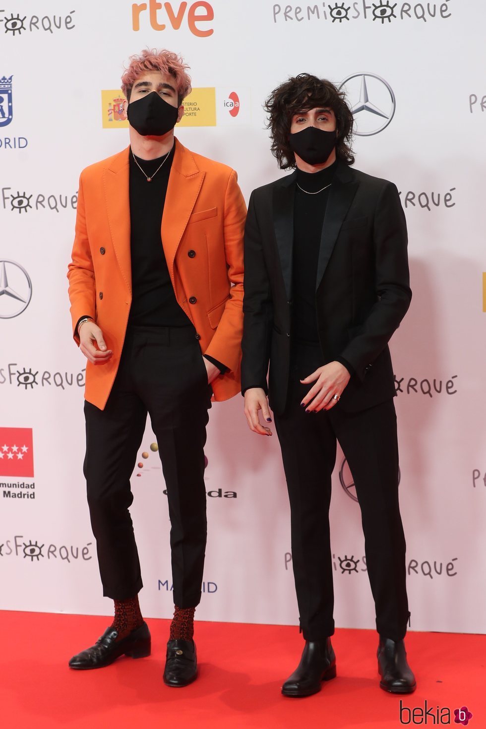 Javier Calvo y Javier Ambrossi en la alfombra roja de los Premios José María Forqué 2021