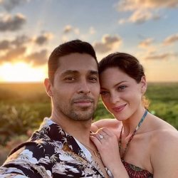 Wilmer Valderrama y Amanda Pacheco celebrando su aniversario