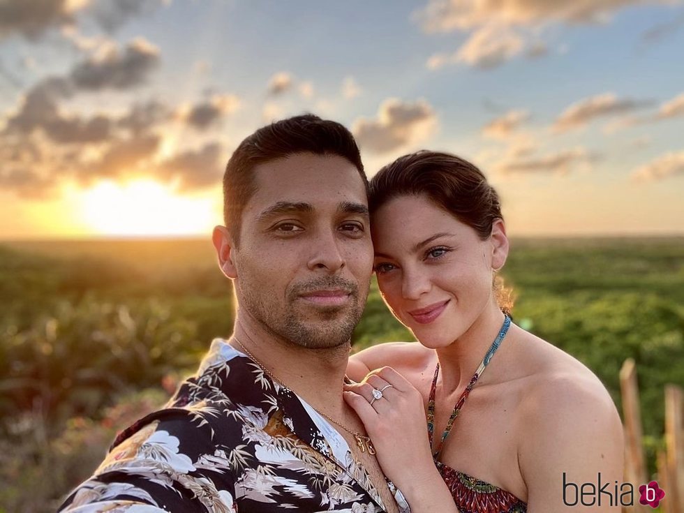 Wilmer Valderrama y Amanda Pacheco celebrando su aniversario