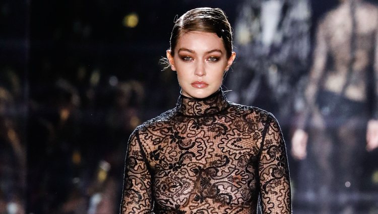 Gigi Hadid desfilando para Tom Ford el día después de saber que estaba embarazada