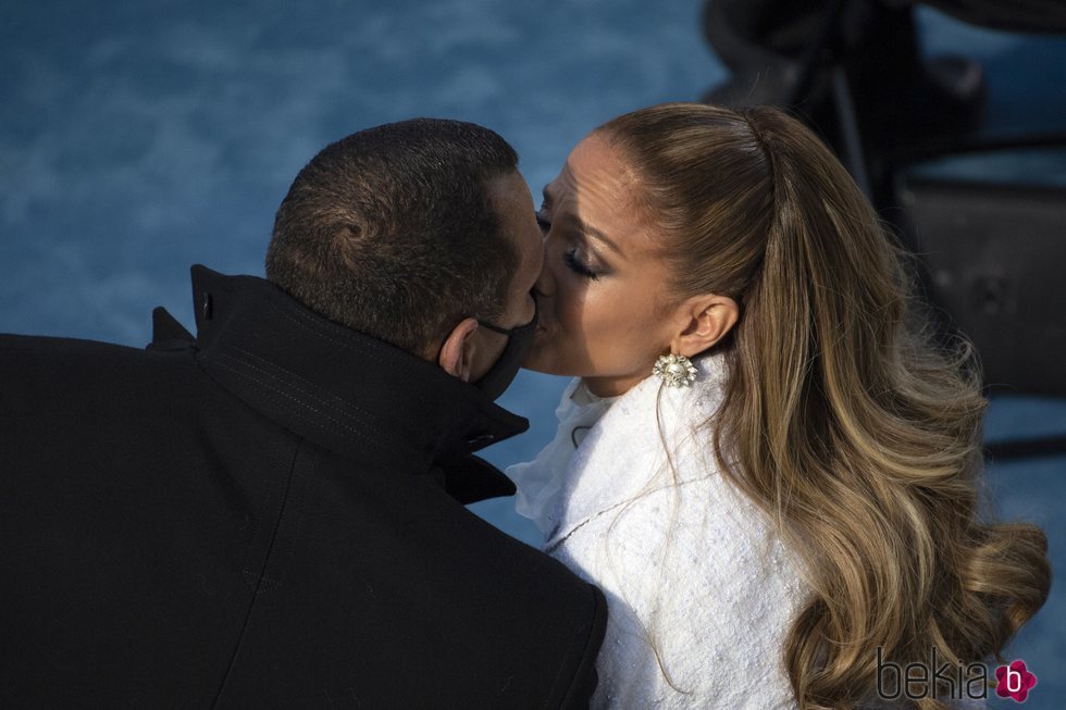 Jennifer Lopez, besando a Alex Rodríguez en la toma de posesión de Joe Biden