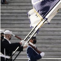 Joe Biden y su mujer Jill Biden, emocionados ante el desfile militar por su toma de posesión