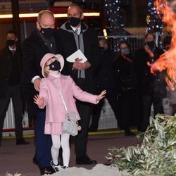 Alberto de Mónaco y su hija Gabriella de Mónaco en Santa Devota 2021