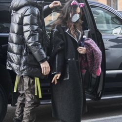 Megan Fox luciendo un sospechoso anillo junto a Machine Gun Kelly