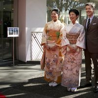 Tsuguko Takamado e Hisako Takamado de Japón con Federico y Mary de Dinamarca