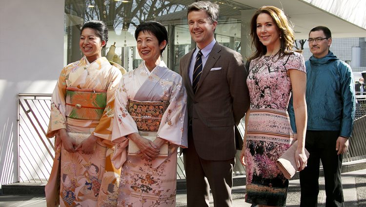 Tsuguko Takamado e Hisako Takamado de Japón con Federico y Mary de Dinamarca