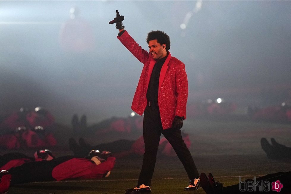 The Weeknd en su actuación durante la Super Bowl 2021