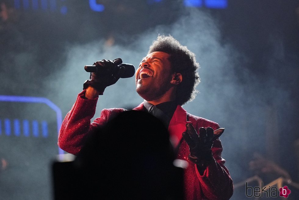 The Weeknd dándolo todo en su actuación de la Super Bowl 2021