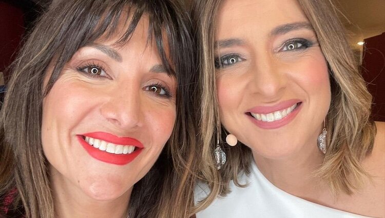 Sandra Barneda y Nagore Robles sonrientes en la Nochevieja de 2020