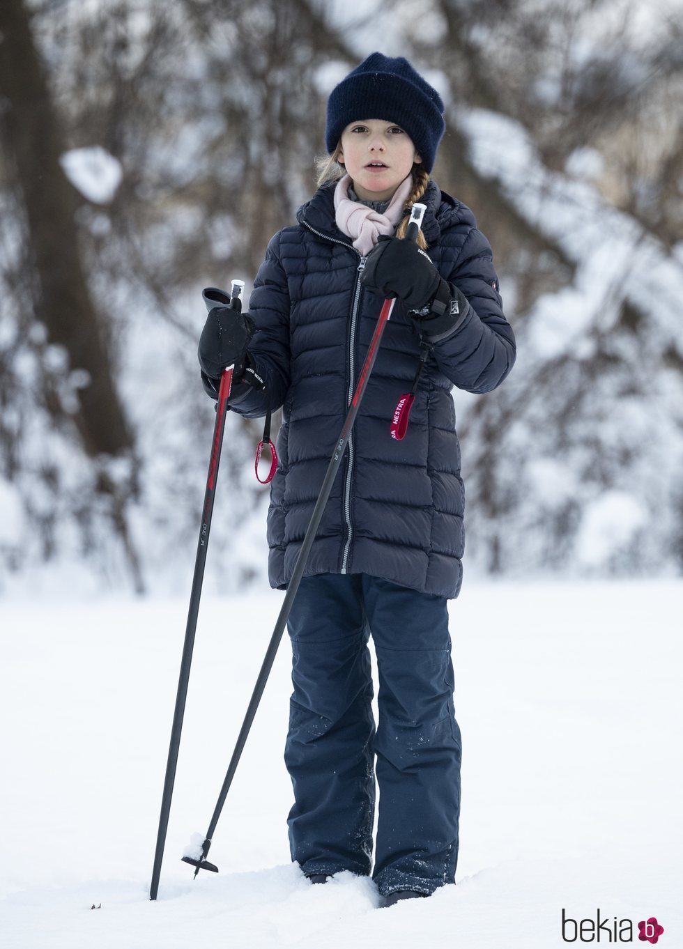 La Princesa Estela de Suecia posando en la nieve