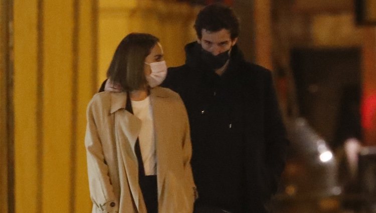 Tamara Falcó con Íñigo Onieva dando un paseo por Madrid