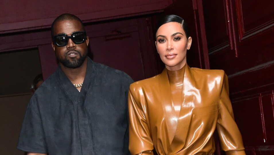 Kanye West y Kim Kardashian en la Semana de la Moda de París en febrero de 2020