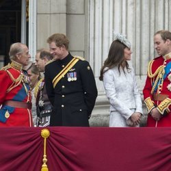 El Duque de Edimburgo y el Príncipe Harry junto al Príncipe Guillermo y Kate Middleton en Trooping the Colour 2014