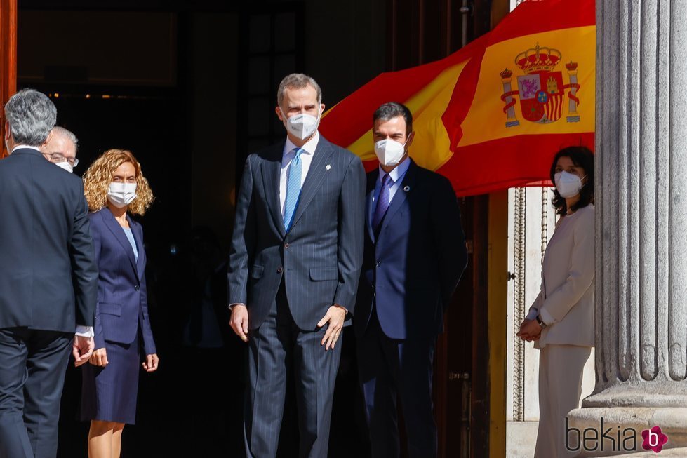 El Rey Felipe con el Presidente del Gobierno, la Presidenta del Congreso y la Presidenta del Senado en el 40 aniversario del 23F