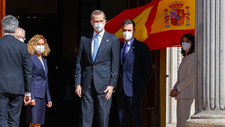 El Rey Felipe con el Presidente del Gobierno, la Presidenta del Congreso y la Presidenta del Senado en el 40 aniversario del 23F