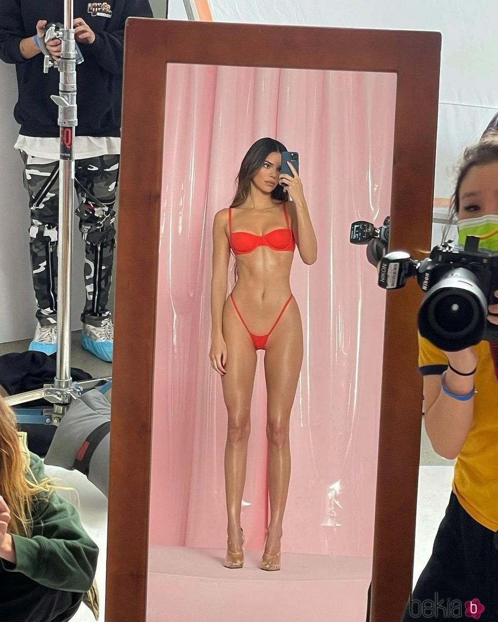 El selfie de Kendall Jenner que generó todo tipo de teorías sobre su cuerpo