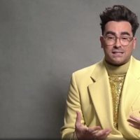 Dan Levy en los Globos de Oro 2021