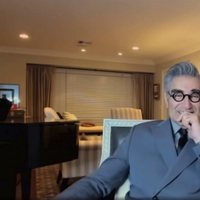 Eugene Levy en los Globos de Oro 2021