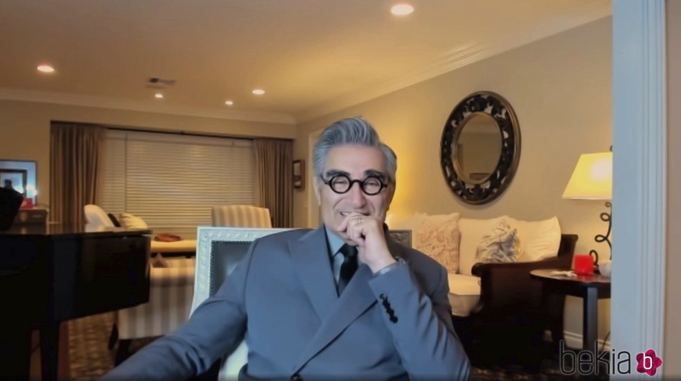 Eugene Levy en los Globos de Oro 2021