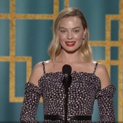 Margot Robbie en los Globos de Oro 2021