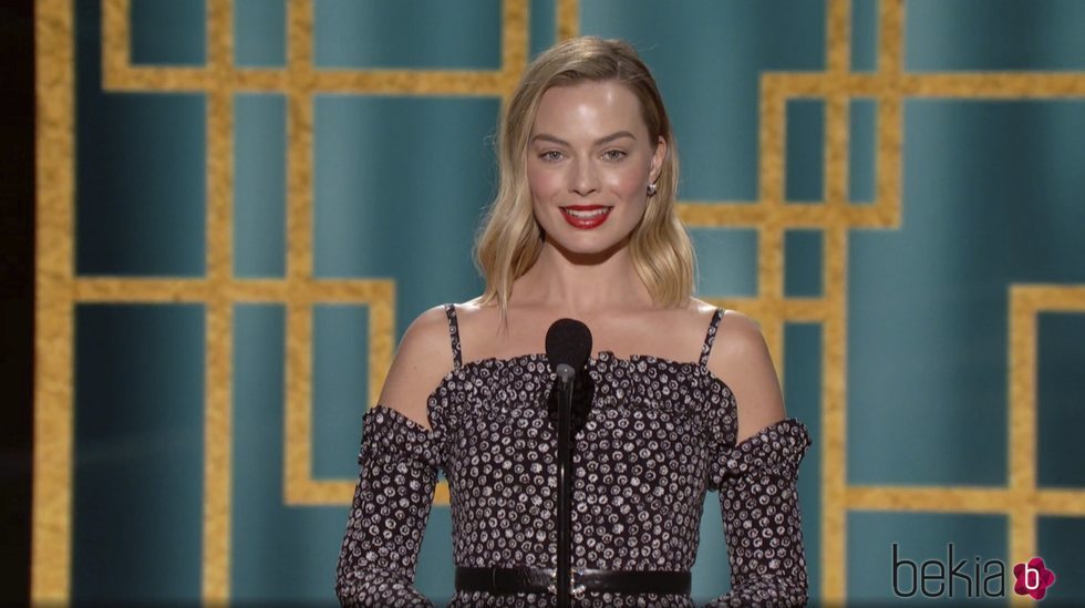 Margot Robbie en los Globos de Oro 2021