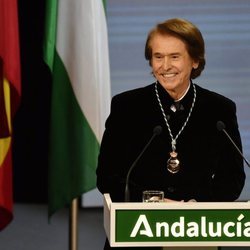 Raphael se convierte en Hijo Predilecto en la entrega de Medallas de Andalucía 2021