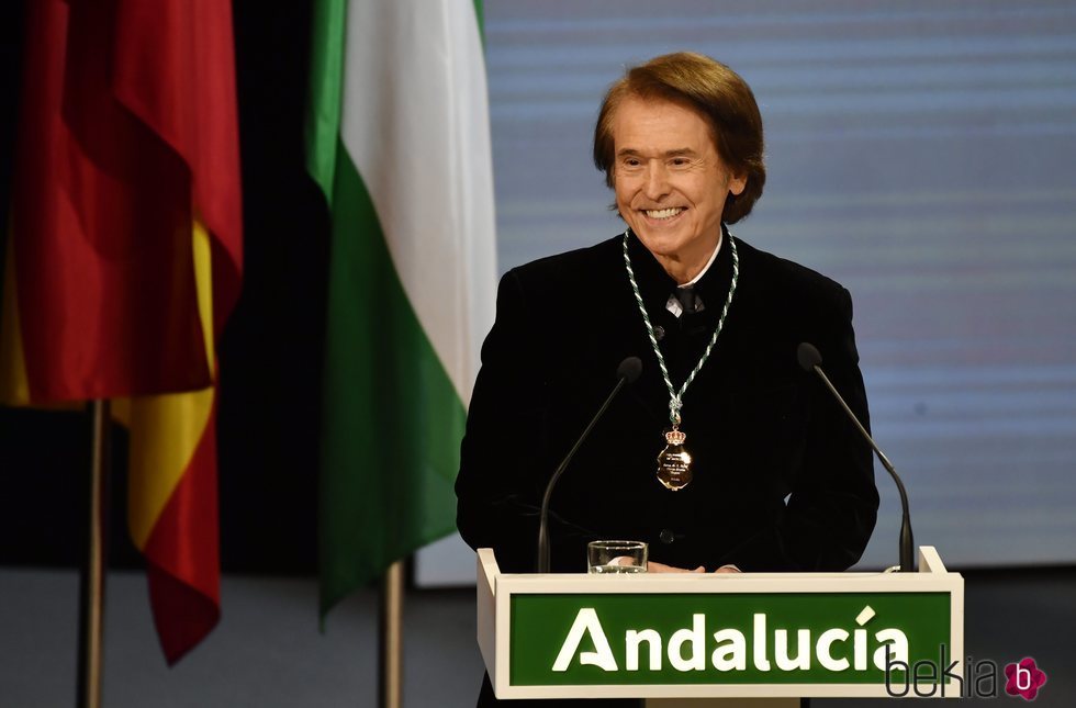 Raphael se convierte en Hijo Predilecto en la entrega de Medallas de Andalucía 2021