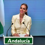 Eva González, con lágrimas en los ojos en la entrega de las Medallas de Andalucía 2021