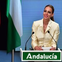 Eva González, con lágrimas en los ojos en la entrega de las Medallas de Andalucía 2021