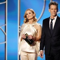 Kyra Sedgwick y Kevin Bacon en los Globos de Oro 2021