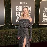 Margot Robbie en la alfombra roja de los Globos de Oro 2021