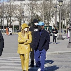 Hailey y Justin Bieber paseando juntos por París