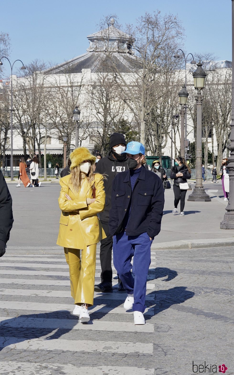 Hailey y Justin Bieber paseando juntos por París