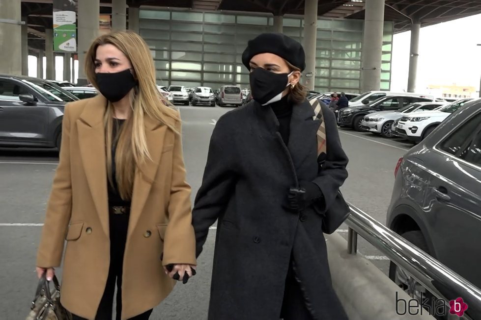 Chenoa y Natalia Rodríguez en la estación de Atocha