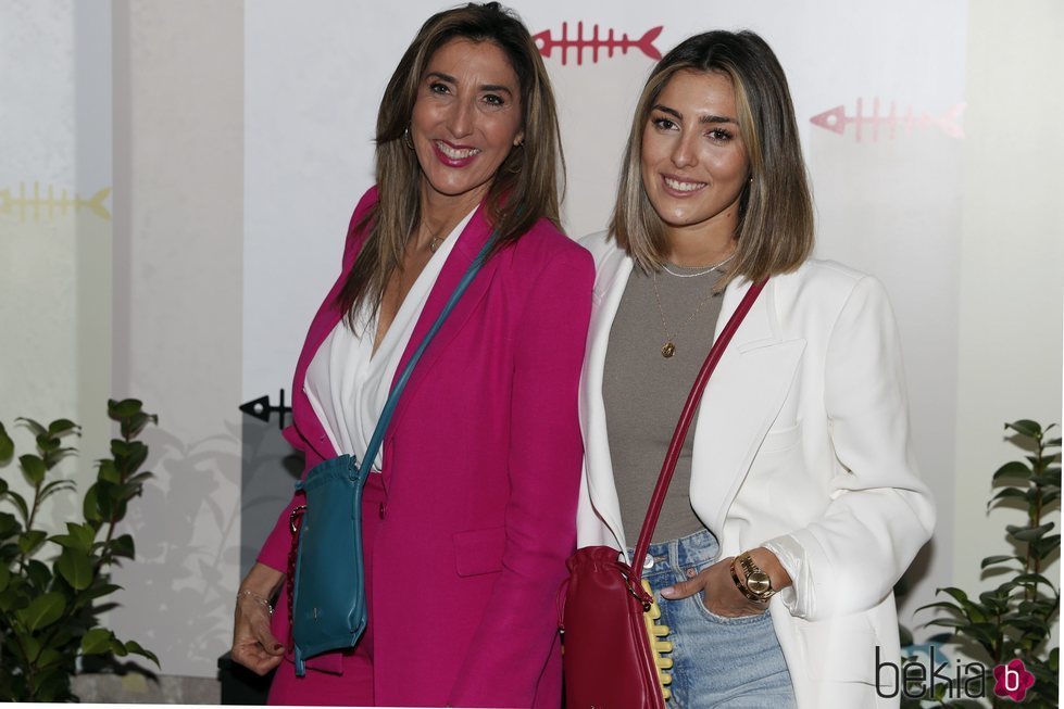 Paz Padilla y Anna Ferrer en la presentación de su colección de bolsos