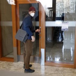 Iñaki Urdangarin en la puerta de Imaz & Asociados en su primer día de trabajo presencial