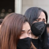 Rosa López en la capilla ardiente de Álex Casademunt