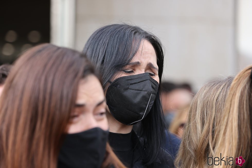 Rosa López en la capilla ardiente de Álex Casademunt