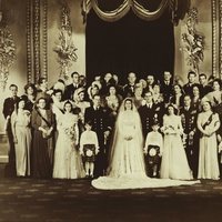 Foto familiar en la boda de la Reina Isabel y el Duque de Edimburgo