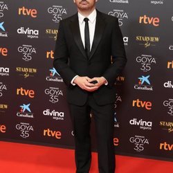 Juan Antonio Bayona en la alfombra roja de los Goya 2021