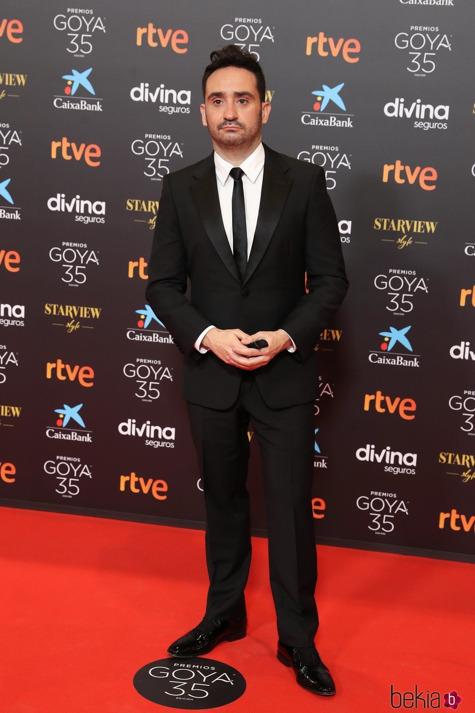 Juan Antonio Bayona en la alfombra roja de los Goya 2021