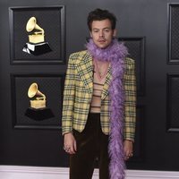 Harry Styles en la alfombra roja de los premios Grammy 2021